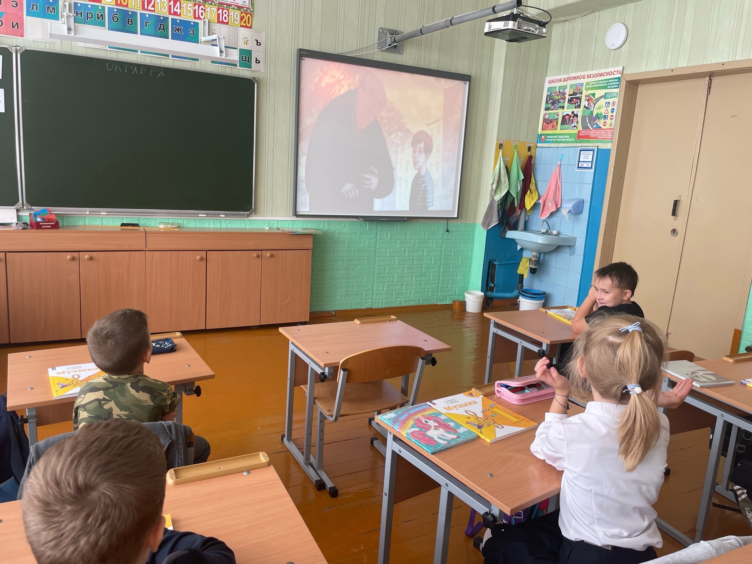Сегодня учащиеся 1 класса смотрели мультфильм «Галчонок» ко Дню защиты животных.