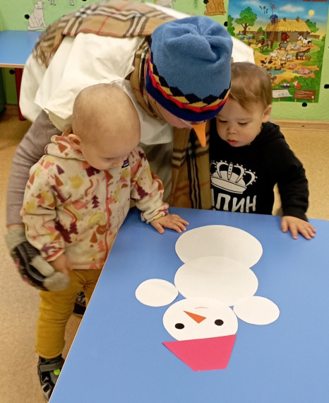 Сегодня в группе раннего возраста прошло развлечение &quot;День рождения Снеговика&quot;, посвящённое Всемирному дню Снеговика.