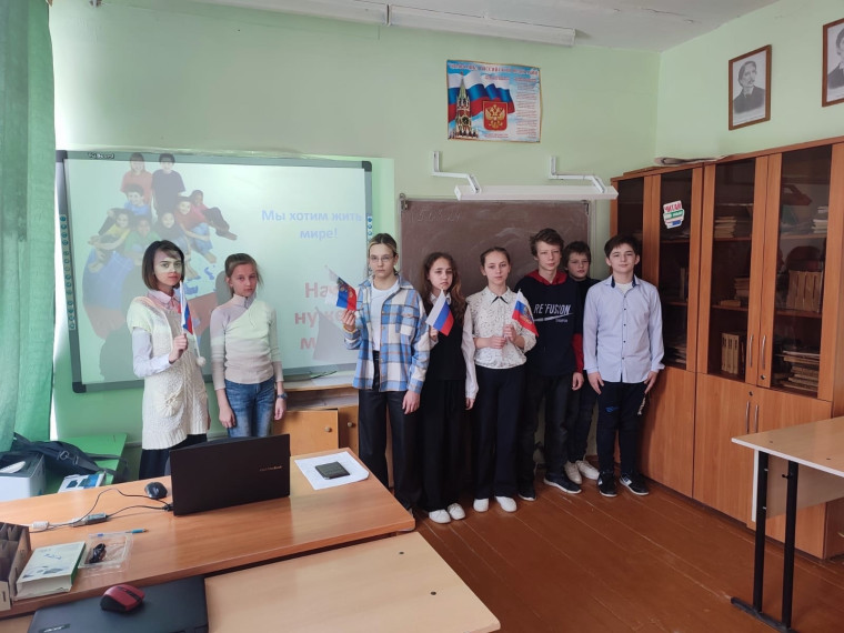 Сегодня в рамках проекта "Выбирай, учись, играй" для учащихся 6 класса прошел час информации " Мы хотим в мире жить!.
