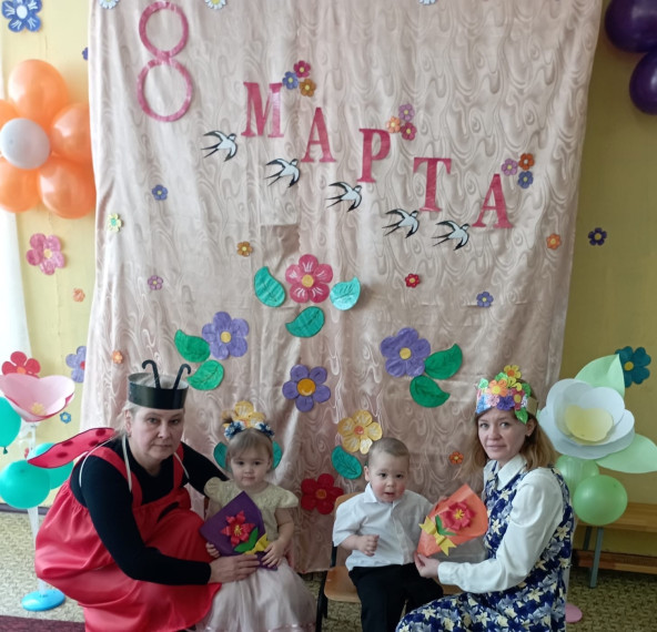 В группе раннего возраста прошёл праздник "Маму поздравляют малыши".