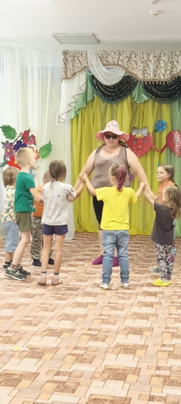 А у нас День черепашек.