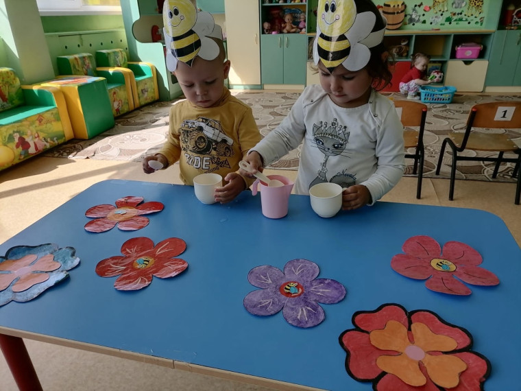 В группе раннего возраста прошло развлечение "Медовый Спас".