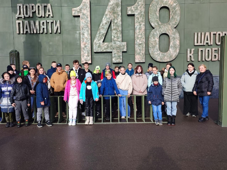 1 ноября обучающиеся МКОУ «Краснобогатырский ЦО» посетили Парк Патриот.
