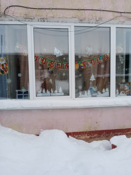 Дошкольное отделение МКОУ « Краснобогатырский ЦО» украсило окна.