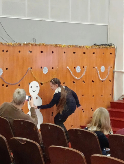 25 декабря обучающиеся МКОУ &quot;Краснобогатырский ЦО&quot; посетили театрализованное интерактивное представление &quot;В поисках Нового года&quot;.