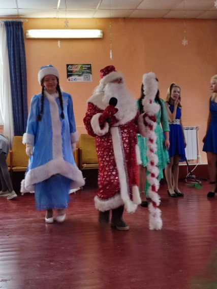Сегодня 26 декабря обучающиеся МКОУ «Краснобогатырский ЦО» посетили Краснобогатырский сельский дом культуры и стали участниками Новогодней программы, которую подготовили сотрудники ДК.