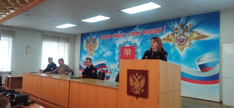 Сегодня обучающиеся 9-11 классов посетили день открытых дверей в отделе МВД России по г. Новомосковск.